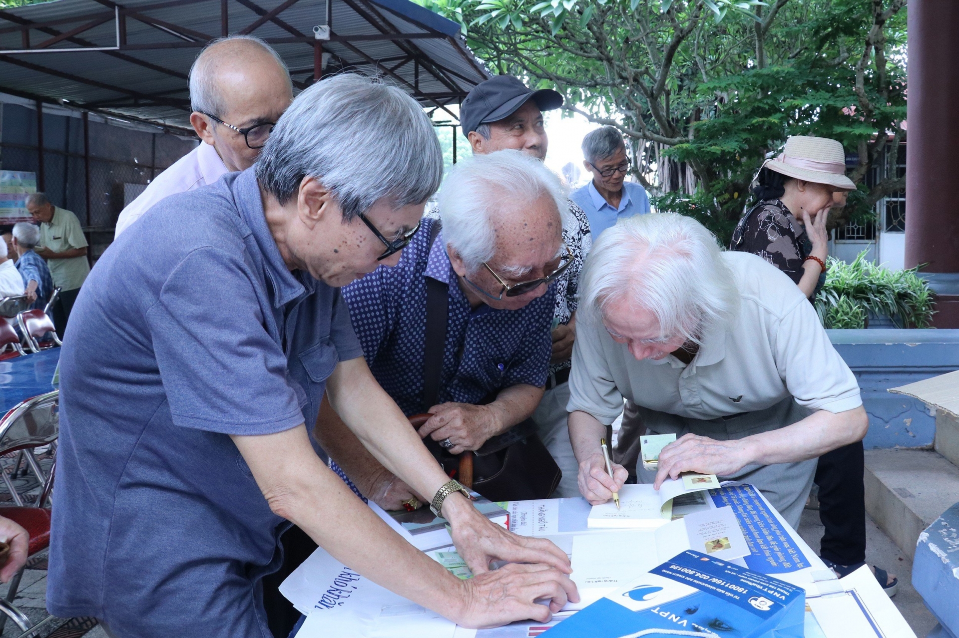 庆祝鲁山 - 桂林越南儿童学校建校70周年的见面会 庆祝鲁山 - 桂林越南儿童学校建校70周年的见面会