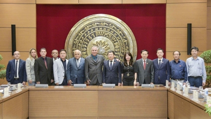 进一步推动越古的友谊关系