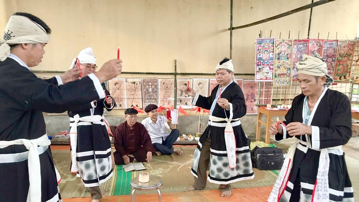 安山县建设乡赫蒙族传统文化保护俱乐部的一次活动。 安山县建设乡赫蒙族传统文化保护俱乐部的一次活动。