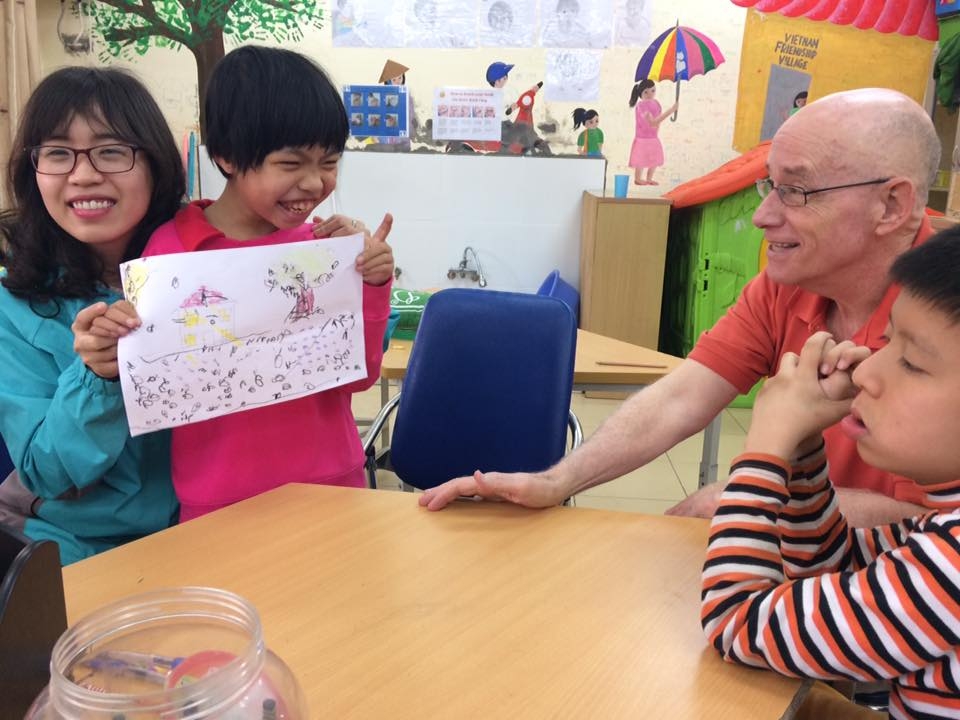 国际朋友与越南橙剂受害者并肩前行 国际朋友与越南橙剂受害者并肩前行
