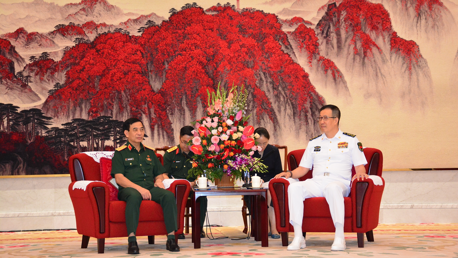 越南国防部长潘文江与中国国防部长董军。 越南国防部长潘文江与中国国防部长董军。