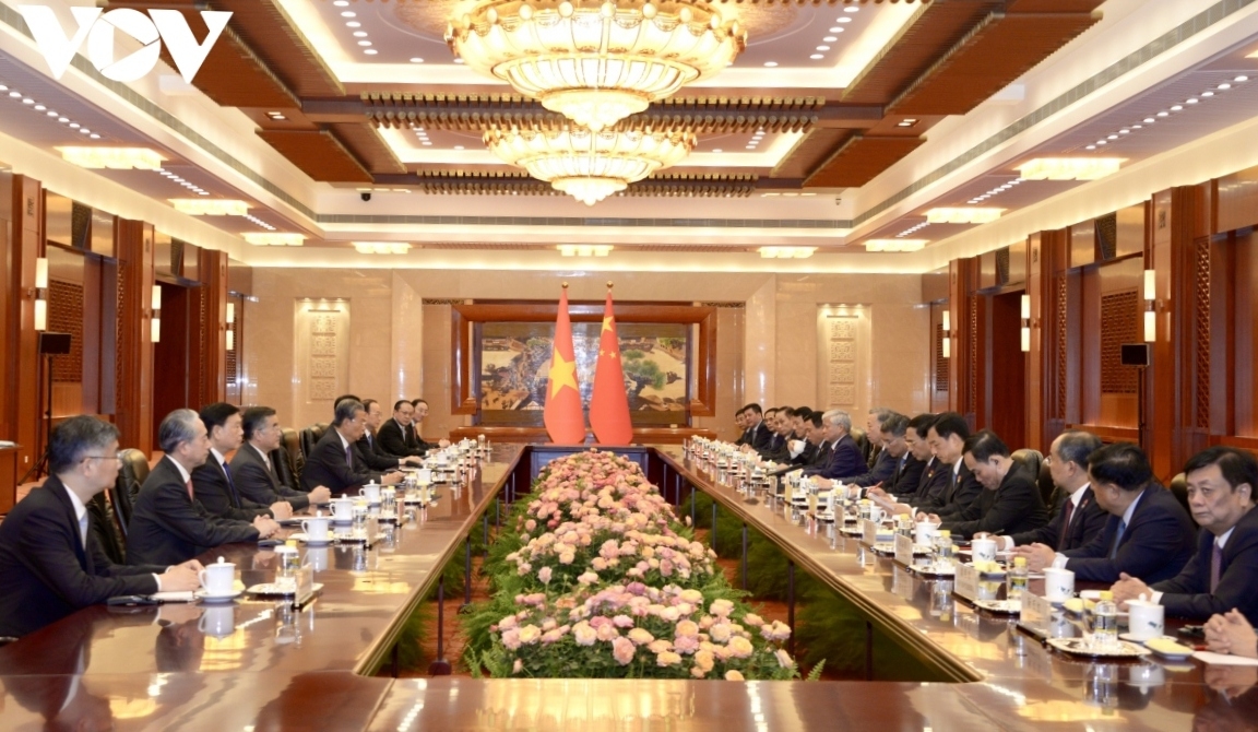 苏林总书记、国家主席建议双方落实好两国立法机构合作协议内容;加强立法工作经验交流,更好地发挥监督作用,督促两国政府落实两国高层领导人达成的共识和协议;进一步加强立法保障和监督职能,推动各领域务实合作不断深化、取得实效;在地区和世界议会论坛上相互支持。 苏林总书记、国家主席建议双方落实好两国立法机构合作协议内容;加强立法工作经验交流,更好地发挥监督作用,督促两国政府落实两国高层领导人达成的共识和协议;进一步加强立法保障和监督职能,推动各领域务实合作不断深化、取得实效;在地区和世界议会论坛上相互支持。