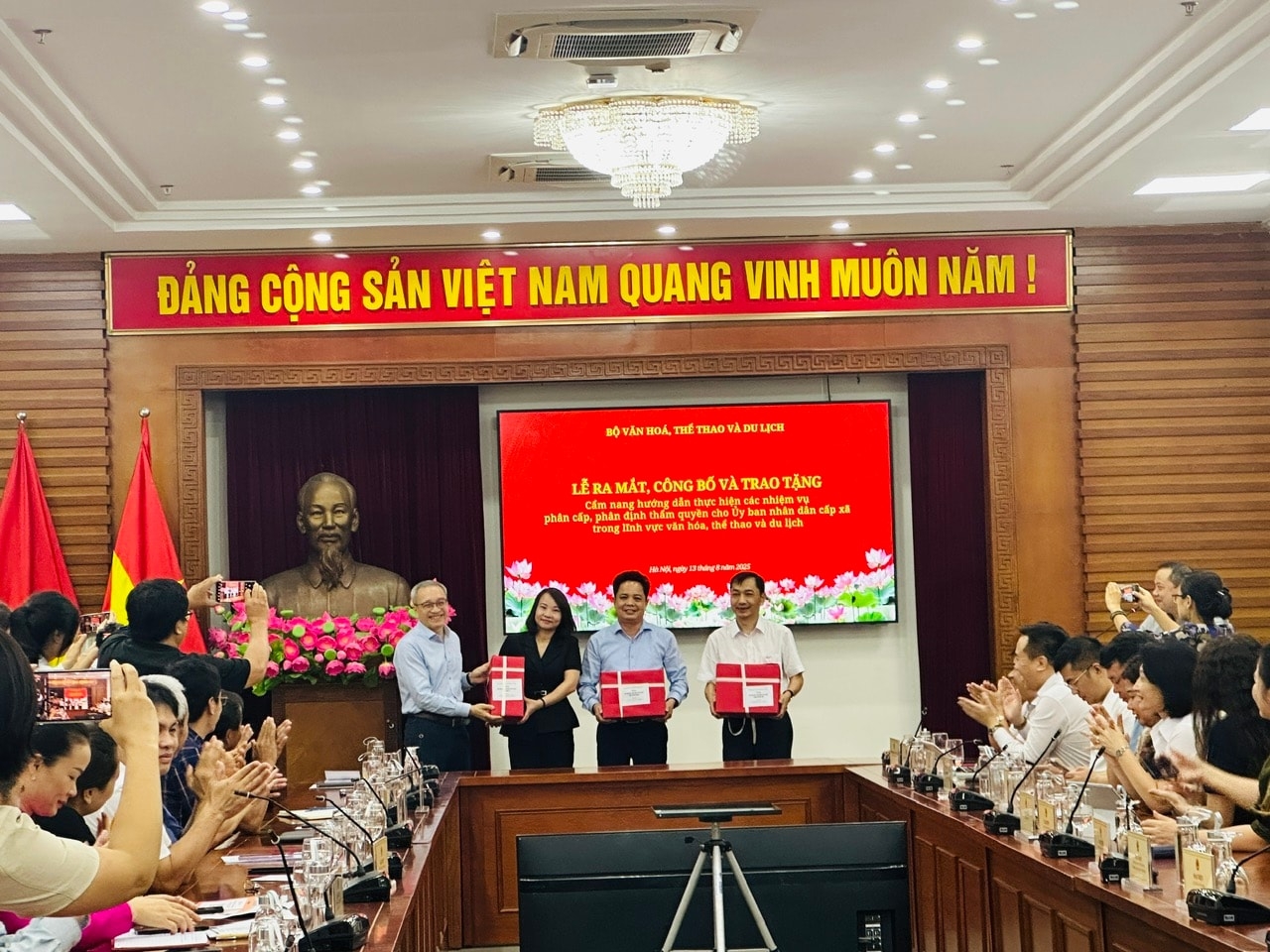 越南文化体育旅游部：推出指导乡级人委会执行分权与权限划分任务的手册
