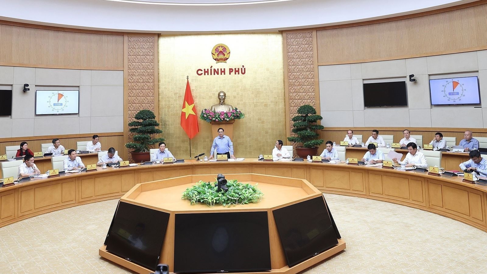 政府8月份例行会议。图自thethaovanhoa.vn 政府8月份例行会议。图自thethaovanhoa.vn