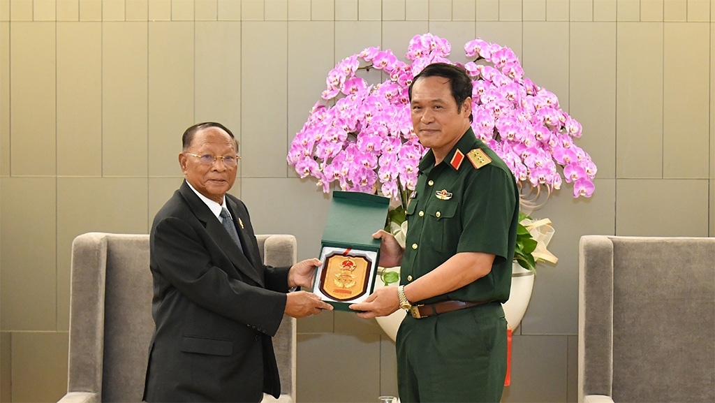 越南国家主席阮春福会见柬埔寨国会主席韩桑林 越南国家主席阮春福会见柬埔寨国会主席韩桑林