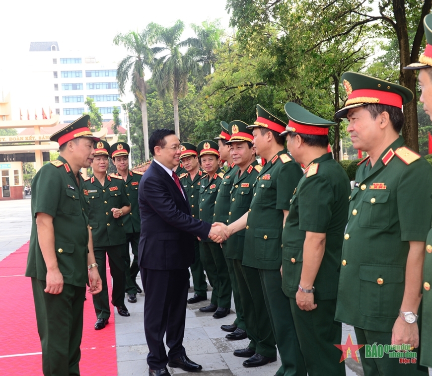 越南国会主席王廷惠出席国防学院开学典礼。图自人民军队报 越南国会主席王廷惠出席国防学院开学典礼。图自人民军队报