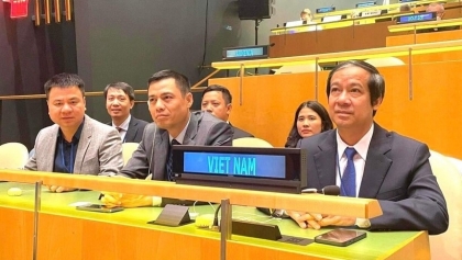 越南教育培训部部长阮金山出席在美国举行的教育峰会