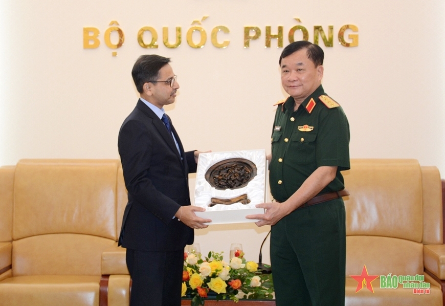 越南国防部副部长黄春战上将会见印度驻越特命全权大使。图自人民军队报 越南国防部副部长黄春战上将会见印度驻越特命全权大使。图自人民军队报
