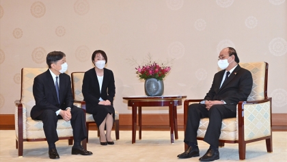 越南国家主席阮春福会见日本天皇