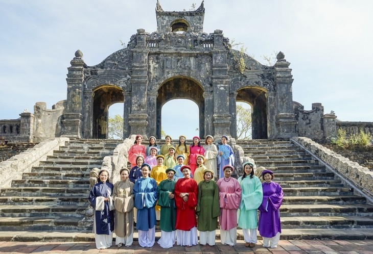 奥黛是顺化古都独有的文化遗产，其形成、发展的300多年历史已成为顺化古都独有的文化遗产和独特的旅游产品。