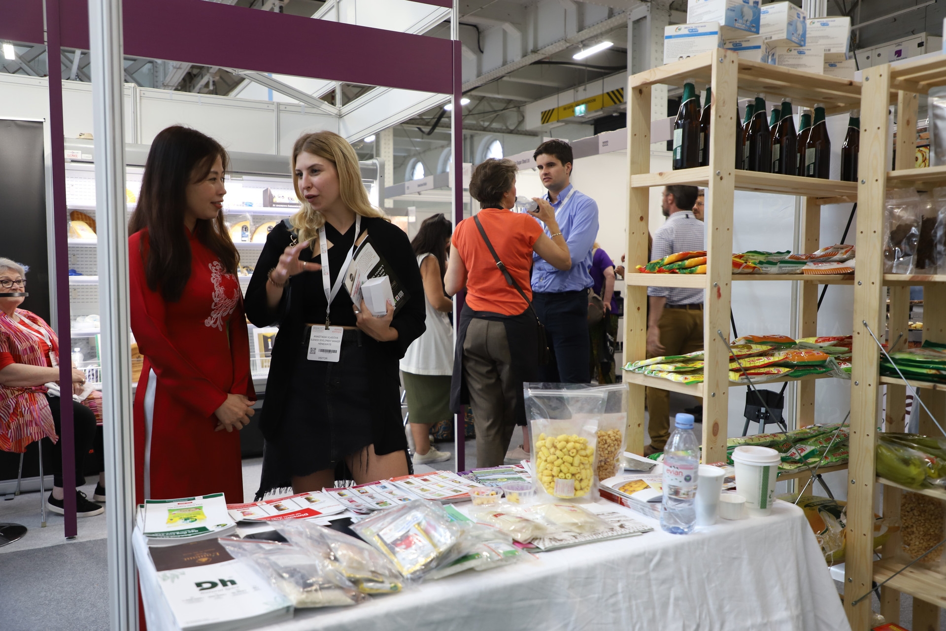 在2023年英国优质食品展览会上推广越南食品 在2023年英国优质食品展览会上推广越南食品