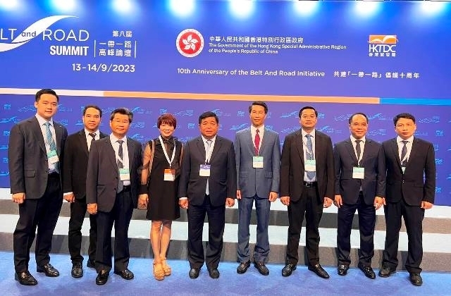 越南计划与投资部部长阮志勇和越南工作代表团。 越南计划与投资部部长阮志勇和越南工作代表团。