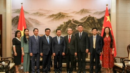 越南广宁省领导祝贺中华人民共和国国庆