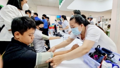 为贫困儿童捐赠250份免费体检名额和药品
