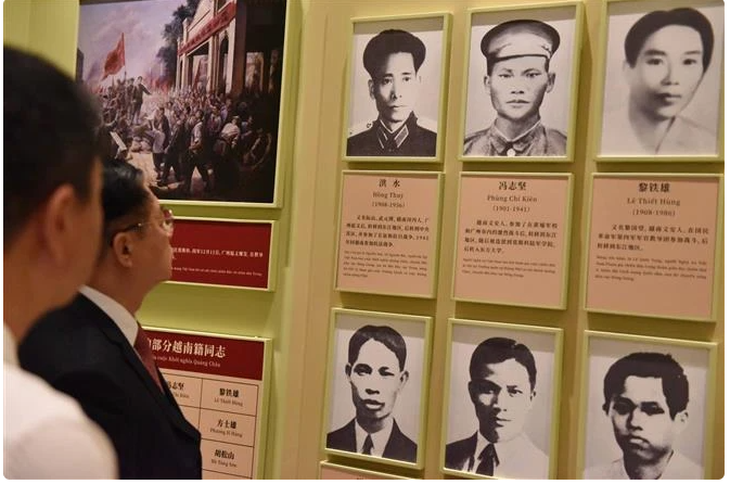 “胡志明同志在广州”展览吸引多人来参观和了解。 “胡志明同志在广州”展览吸引多人来参观和了解。