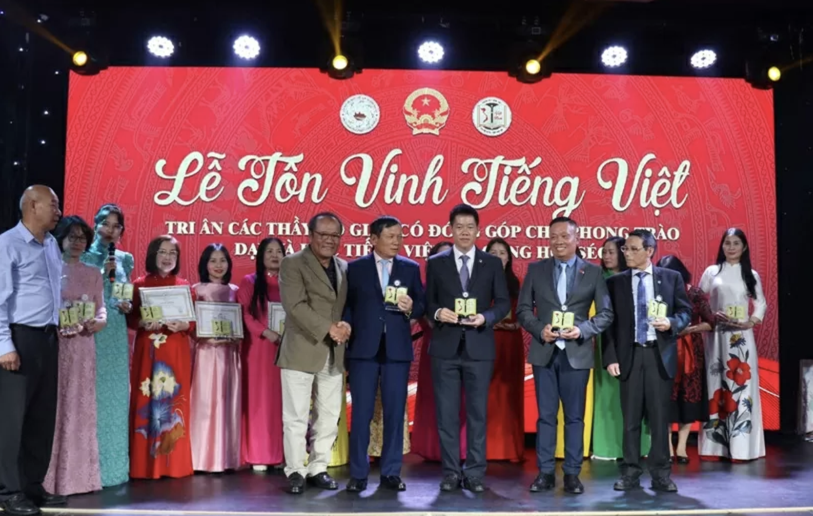 代表们合影 代表们合影