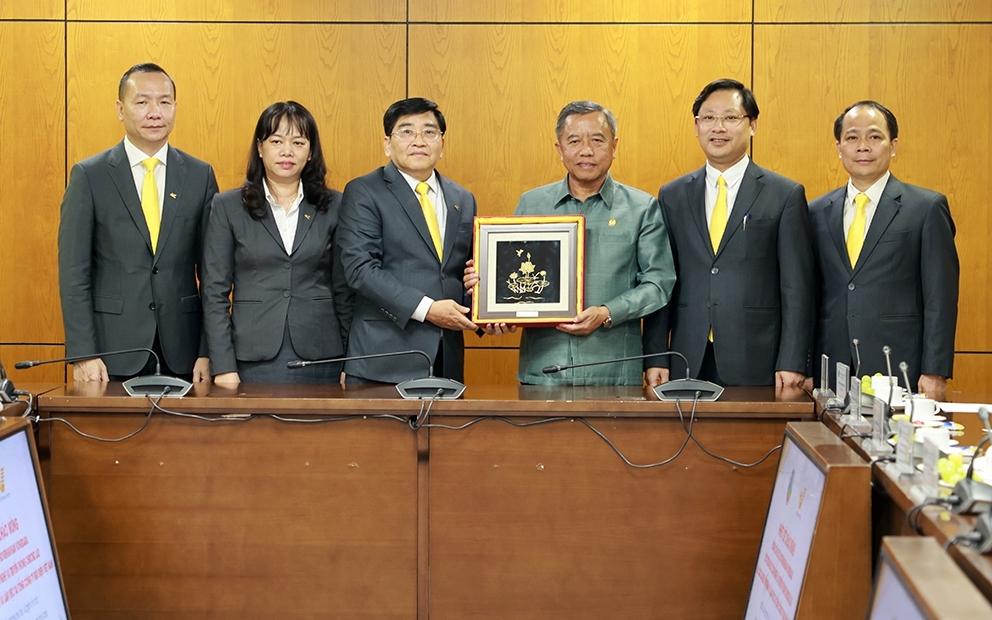 越南邮政总公司协助老挝邮政总公司推进数字化转型。图自ictvietnam.vn 越南邮政总公司协助老挝邮政总公司推进数字化转型。图自ictvietnam.vn