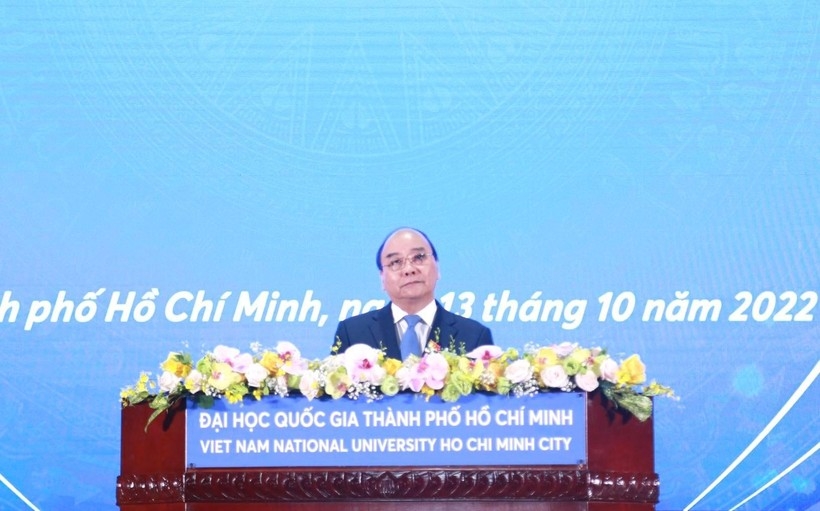 越南国家主席阮春福出席胡志明市国家大学开学典礼。图自vnmedia.vn 越南国家主席阮春福出席胡志明市国家大学开学典礼。图自vnmedia.vn