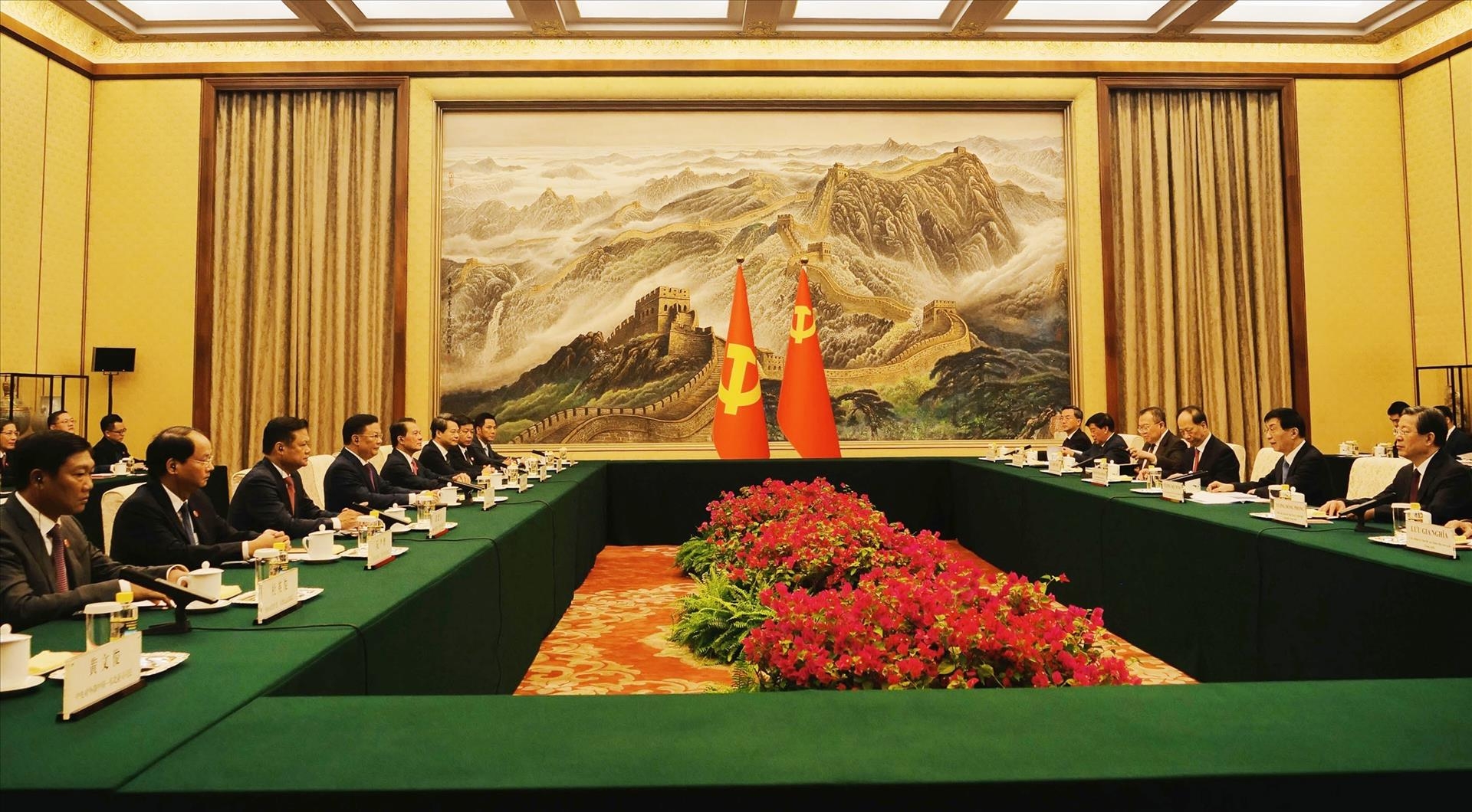 会见场景。 会见场景。