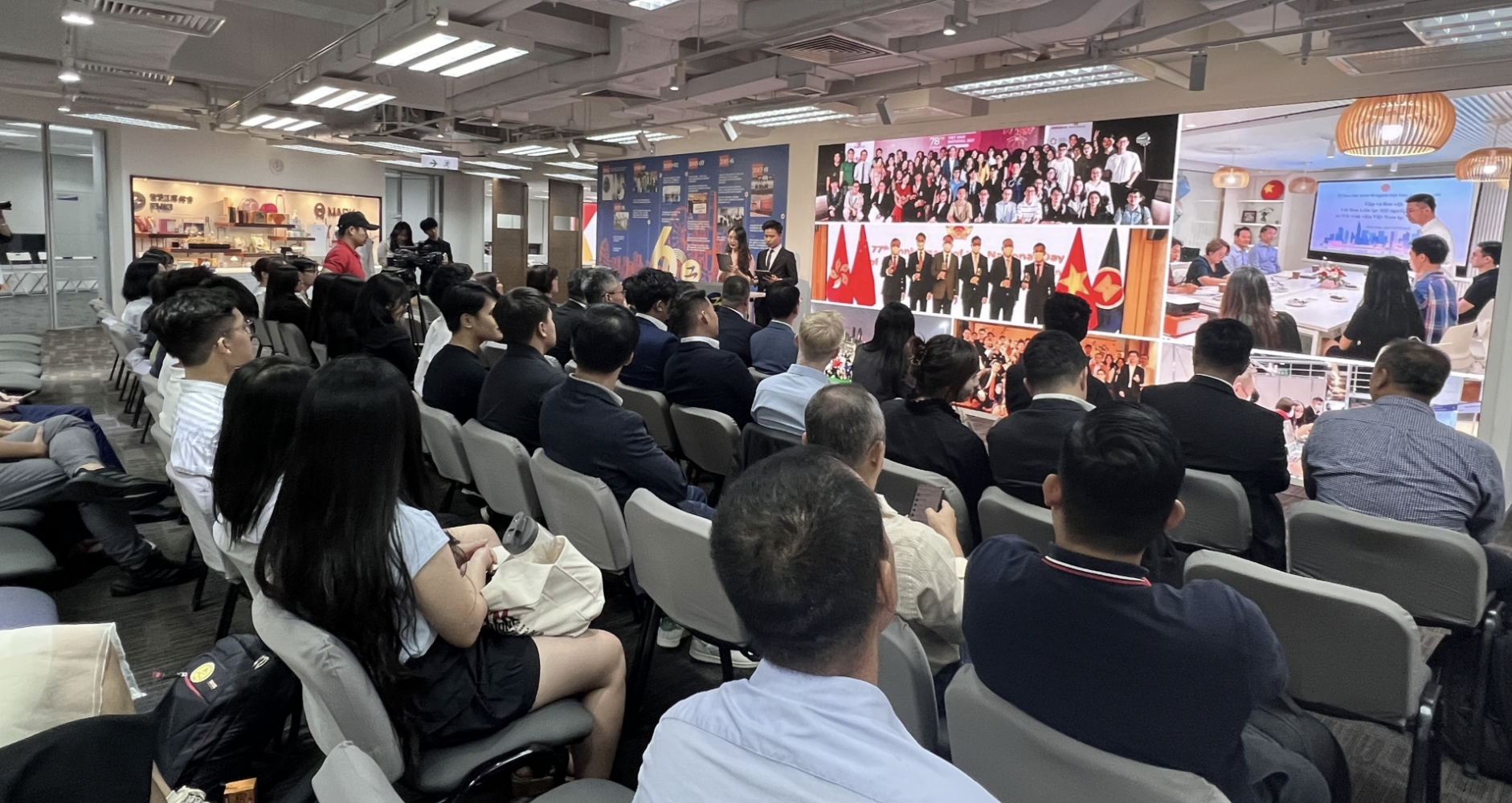加强与在香港的越南学生群体的联系