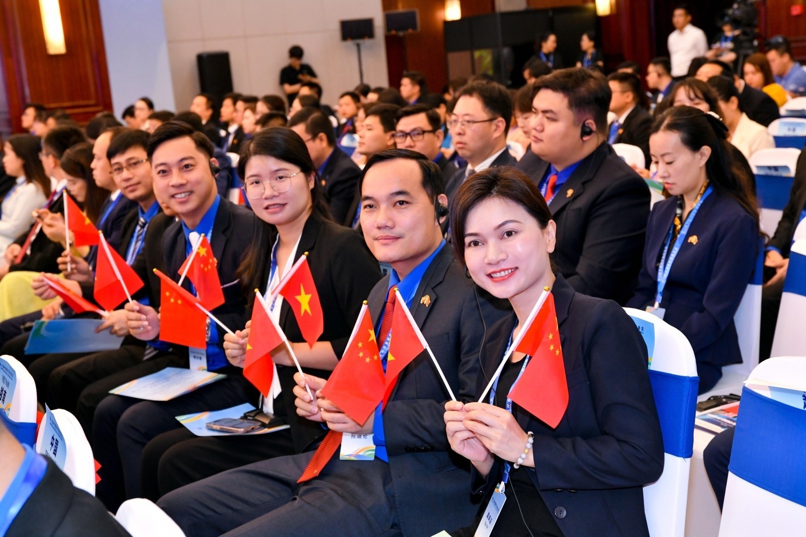 第23届中越青年友好会见活动的代表。 第23届中越青年友好会见活动的代表。