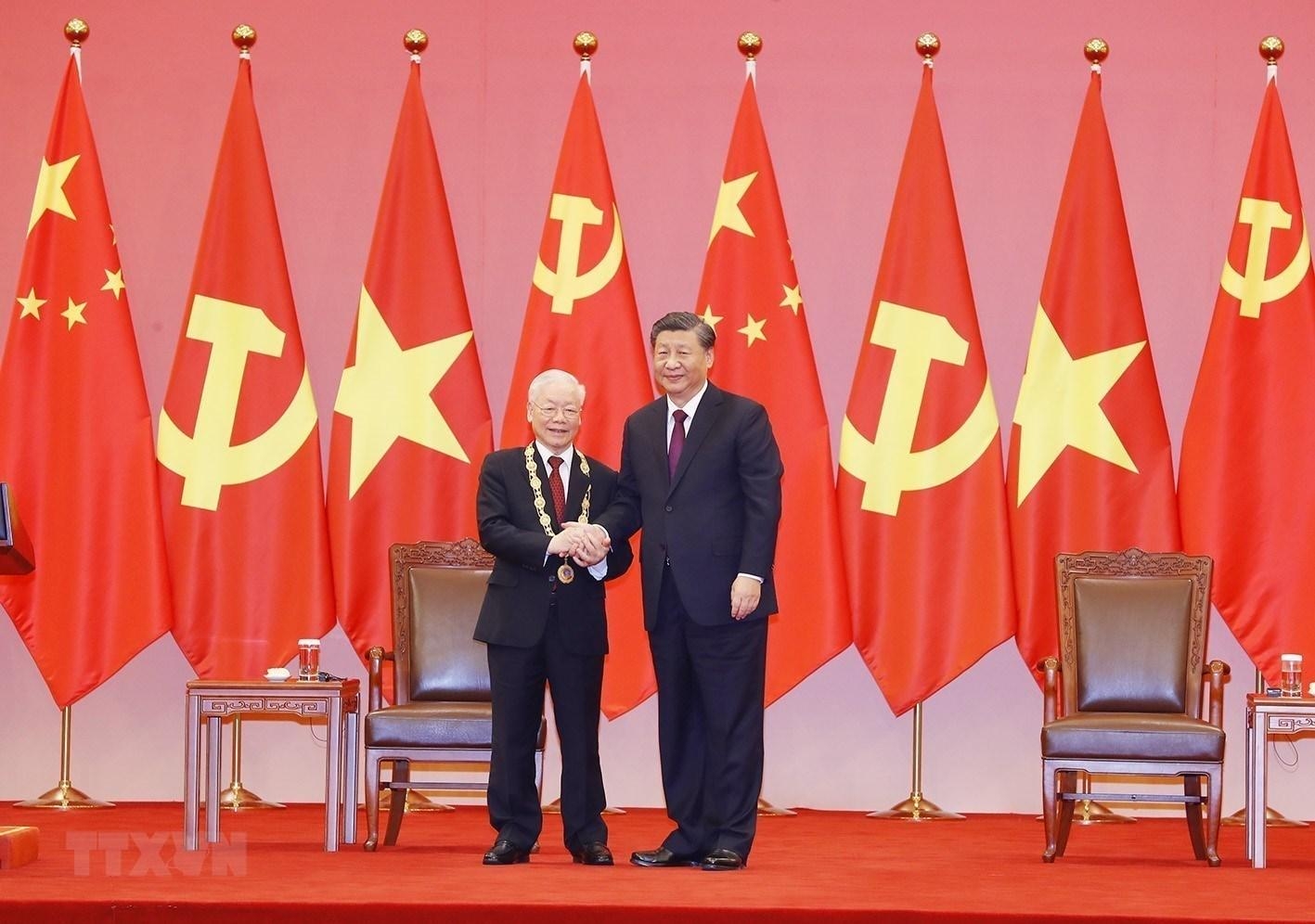 越南共产党中央委员会总书记阮富仲与中国共产党中央委员会总书记、中华人民共和国主席习近平。图自越通社 越南共产党中央委员会总书记阮富仲与中国共产党中央委员会总书记、中华人民共和国主席习近平。图自越通社