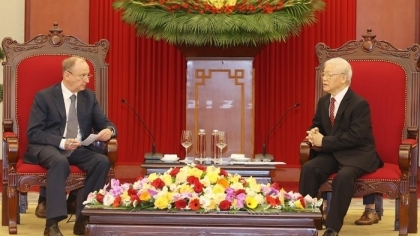 越共中央总书记阮富仲会见德国总理奥拉夫·朔尔茨