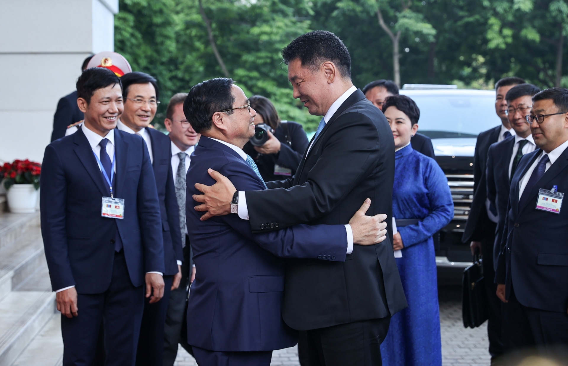 蒙古国总统乌赫那·呼日勒苏赫于11月1日至5日对越南进行国事访问。 蒙古国总统乌赫那·呼日勒苏赫于11月1日至5日对越南进行国事访问。