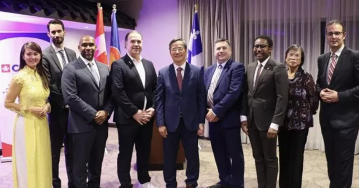 与会代表合影。 与会代表合影。