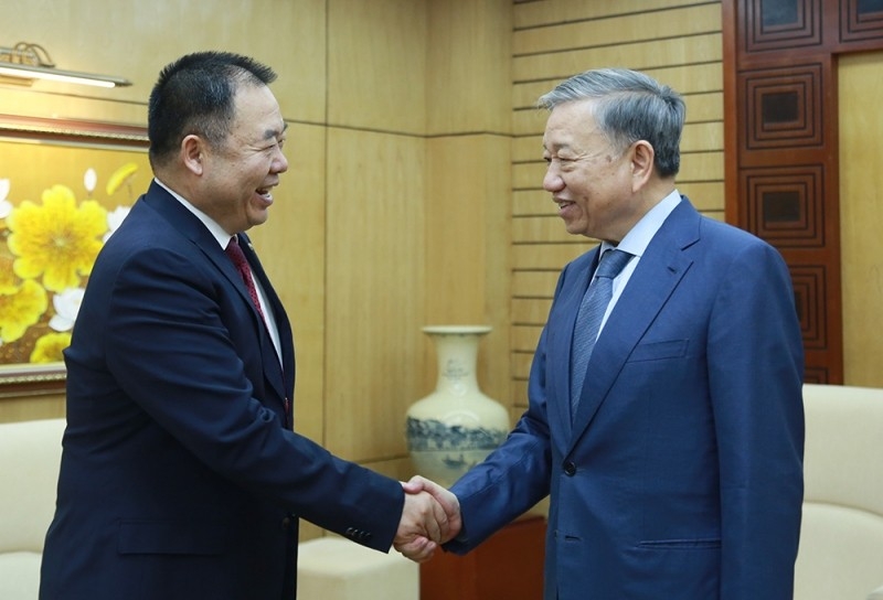 苏林大将会见中国武警部队参谋长周建国。