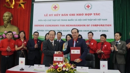 越中两国红十字会签署合作备忘录