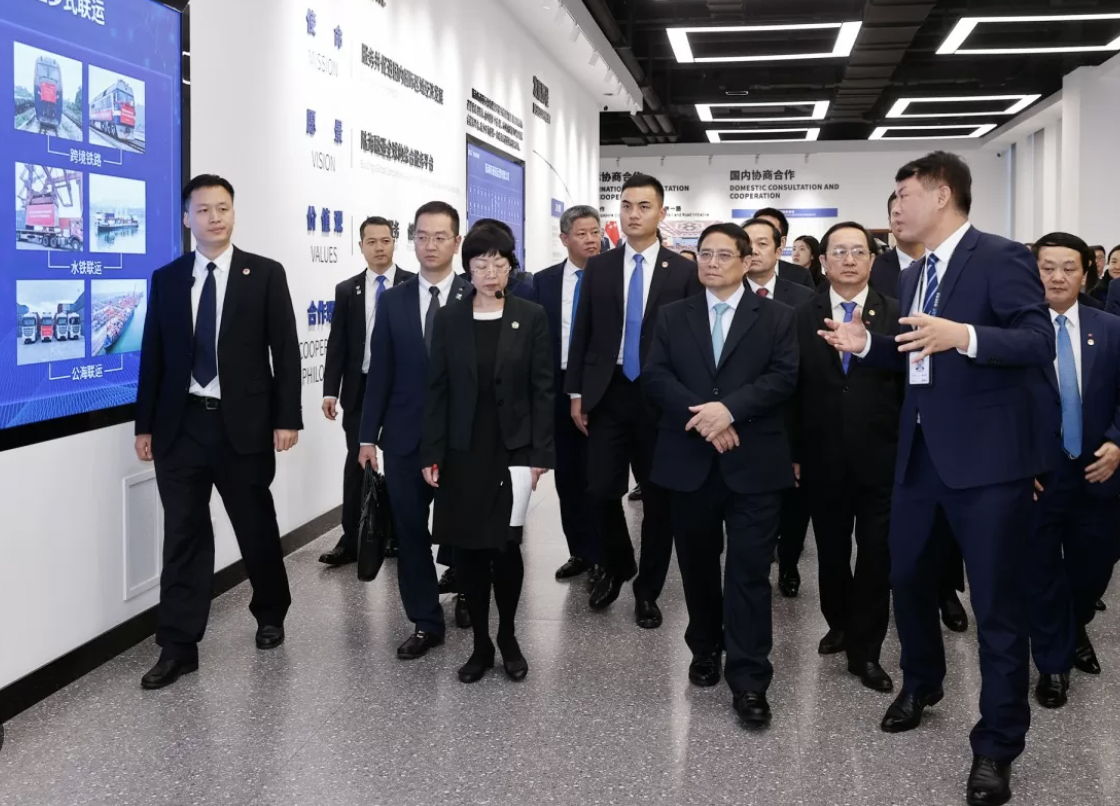 越南政府总理范明正探访重庆国际物流枢纽园区。 越南政府总理范明正探访重庆国际物流枢纽园区。