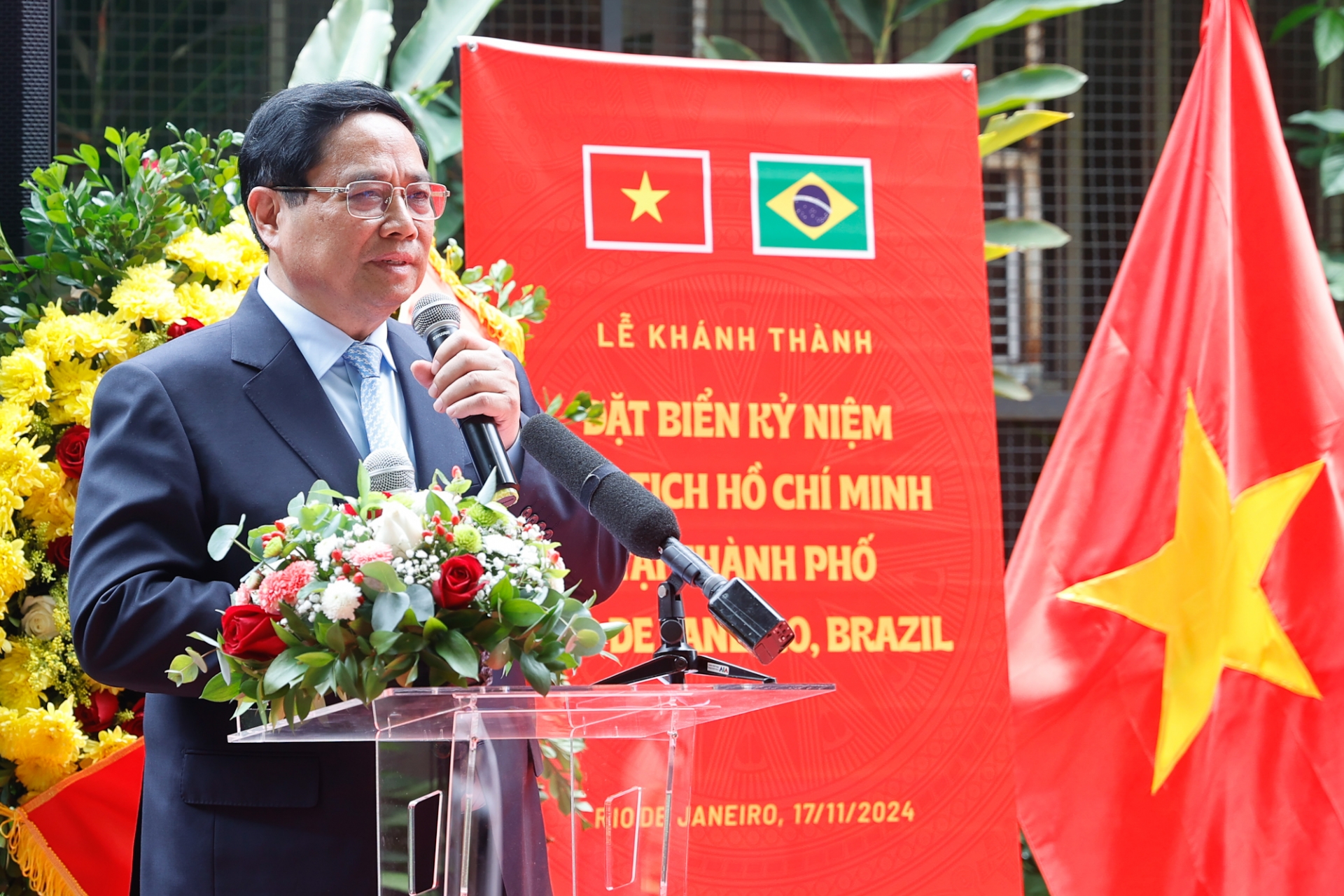 政府总理范明政发表讲话 政府总理范明政发表讲话