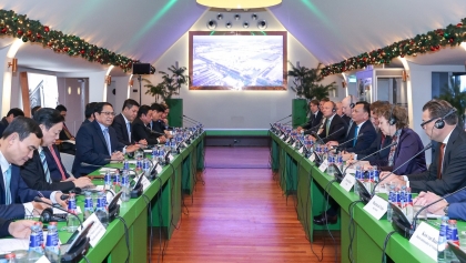 越南政府总理范明政与荷兰部分领先企业代表举行对话会