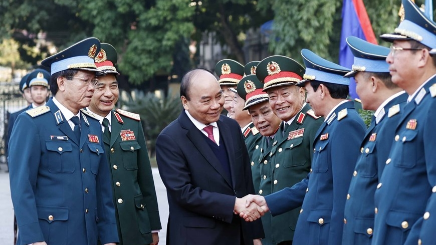 越南国家主席阮春福走访防空空军军种。图自越通社 越南国家主席阮春福走访防空空军军种。图自越通社
