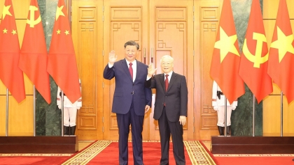 越共中央总书记阮富仲与中共中央总书记、国家主席习近平举行会谈