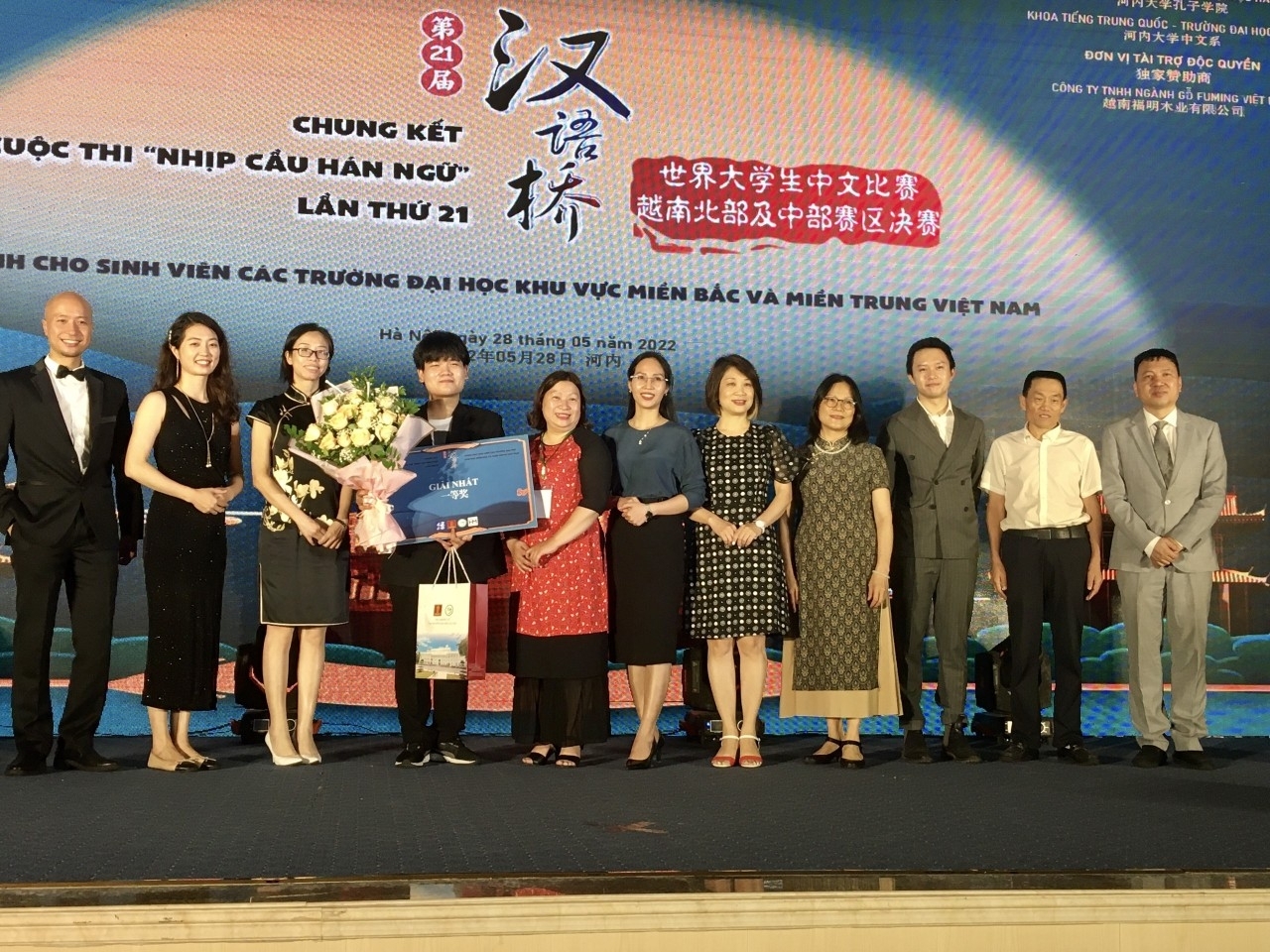 “回程行李是世界和平理事会第22次大会的和平使命”