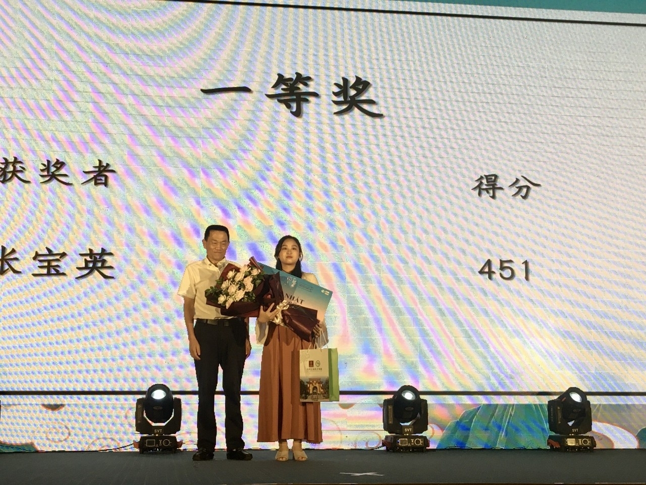 “回程行李是世界和平理事会第22次大会的和平使命”