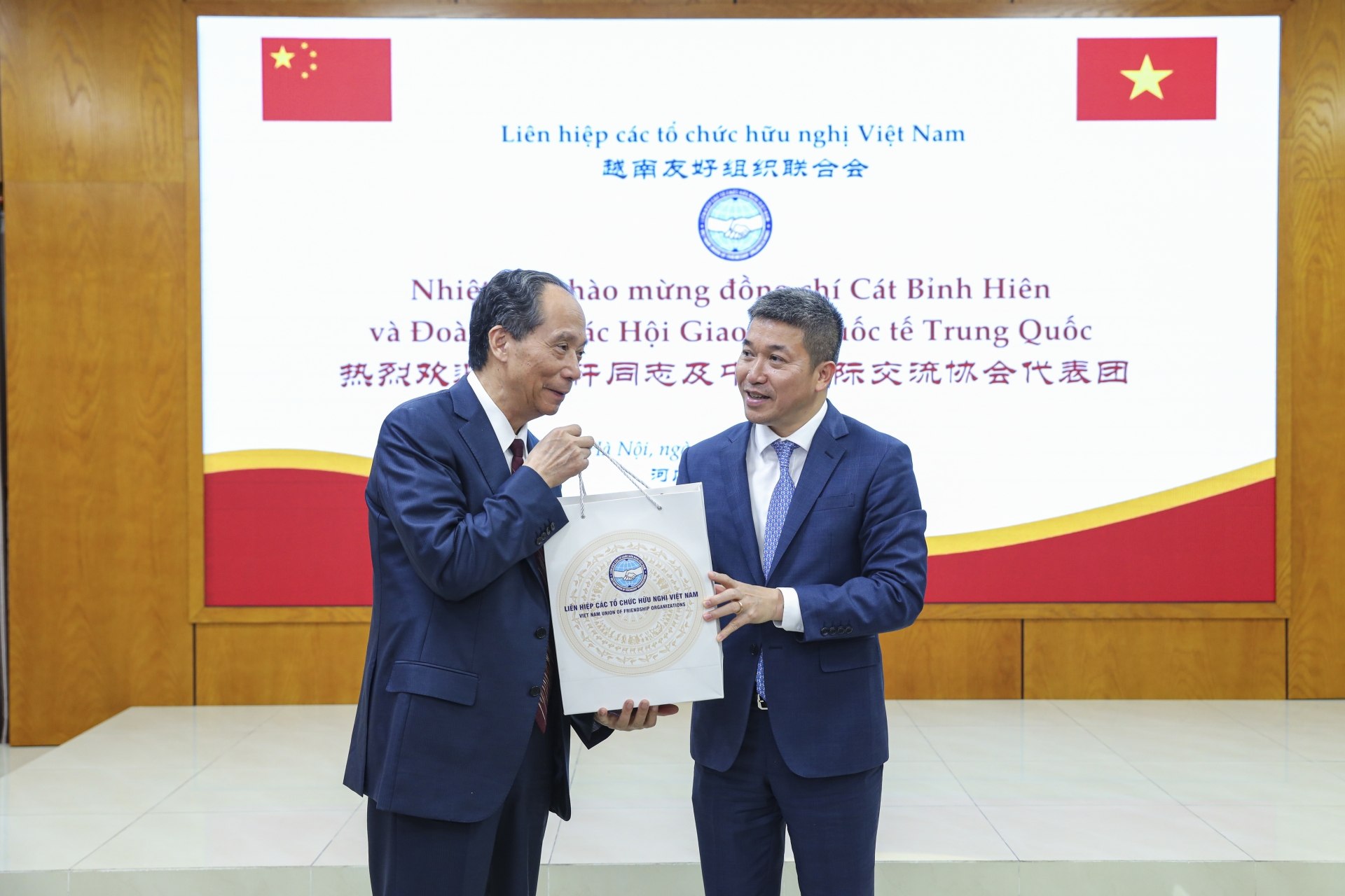 VUFO与CAFIU共同探讨加强合作的措施 VUFO与CAFIU共同探讨加强合作的措施