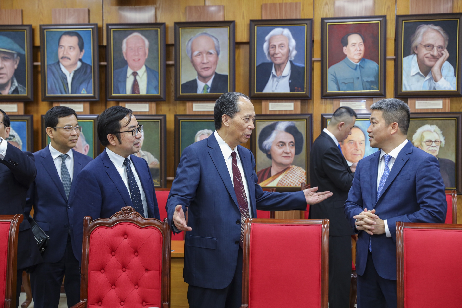 VUFO与CAFIU共同探讨加强合作的措施 VUFO与CAFIU共同探讨加强合作的措施