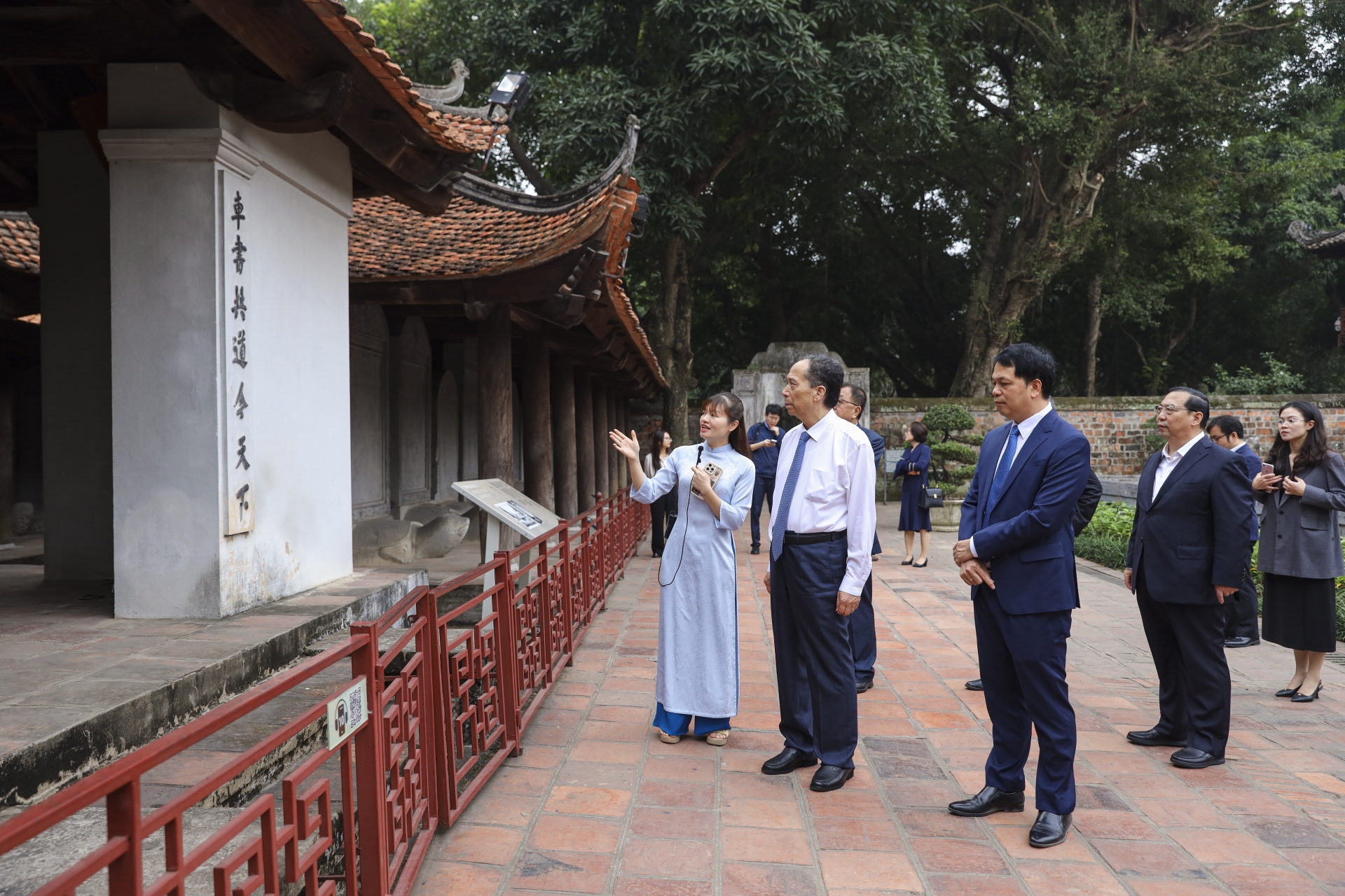 加深越中友谊:中国国际交流协会代表团访问越南历史文化名胜 加深越中友谊:中国国际交流协会代表团访问越南历史文化名胜