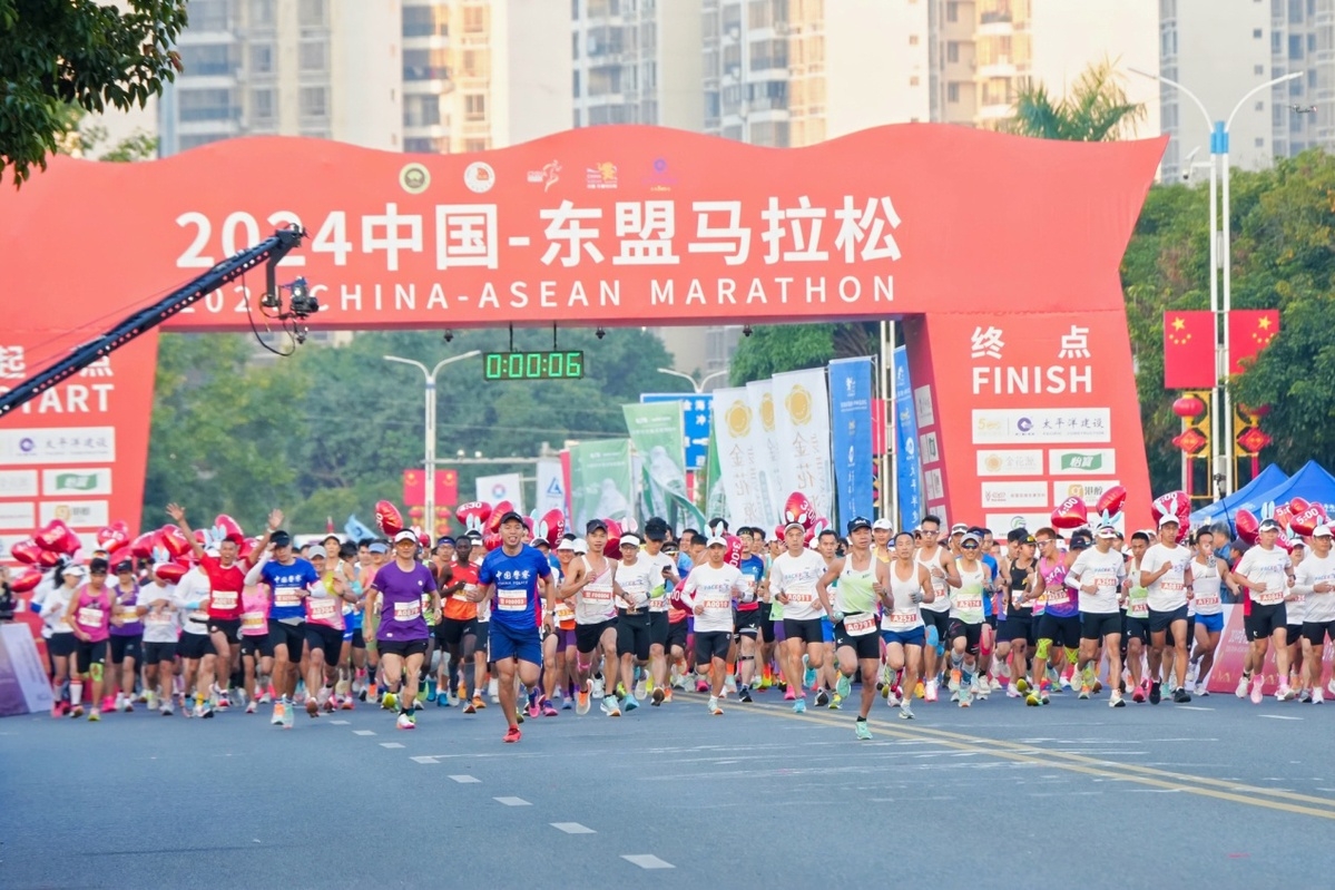 2024中国—东盟马拉松在防城港市鸣枪起跑 2024中国—东盟马拉松在防城港市鸣枪起跑