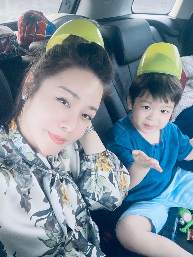Sau 2 năm ly hôn chồng, Nhật Kim Anh được tự đưa con đi chơi sau 2 nam ly hon chong nhat kim anh duoc tu dua con di choi