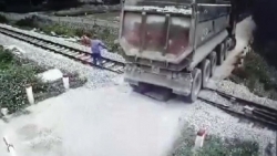 tin tuc trong ngay 43 moi nhat ly do bat ngo hai dua tre ngoi vat veo tren mom da o ha giang