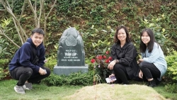 video xuc dong be khiem thinh 3 thang tuoi lan dau tien nghe giong noi cua bo me