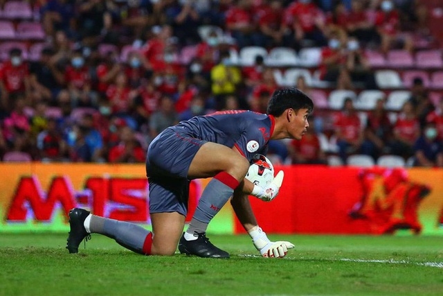 Thủ môn Muangthong tiết lộ bí quyết 'chiếm' suất bắt chính của Văn Lâm thu mon muangthong tiet lo bi quyet chiem suat bat chinh cua van lam