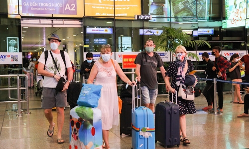 Bộ Y tế khẩn cấp tìm hành khách trên 28 chuyến bay có người mắc Covid-19 bo y te khan cap tim hanh khach tren 28 chuyen bay co nguoi mac covid 19