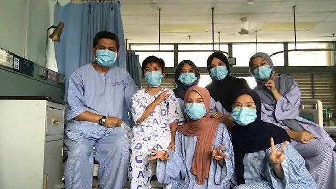 Malaysia: Gia đình bác sĩ 7 người nhiễm Covid-19 vẫn lạc quan, vui vẻ malaysia gia dinh bac si 7 nguoi nhiem covid 19 van lac quan vui ve