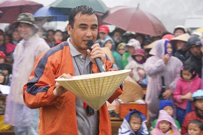 MC Quyền Linh: '20 năm giúp đời, giúp người vẫn thấy mình nhỏ bé, bình thường' mc quyen linh 20 nam giup doi giup nguoi van thay minh nho be binh thuong