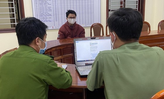 nam thanh nien 27 tuoi bi khoi to vi tung tin co nguoi chet vi covid 19
